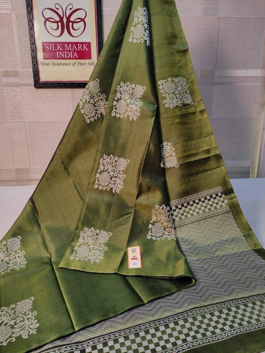 Mehndi  Soft Lichi Silk Saree With Rich Pallu