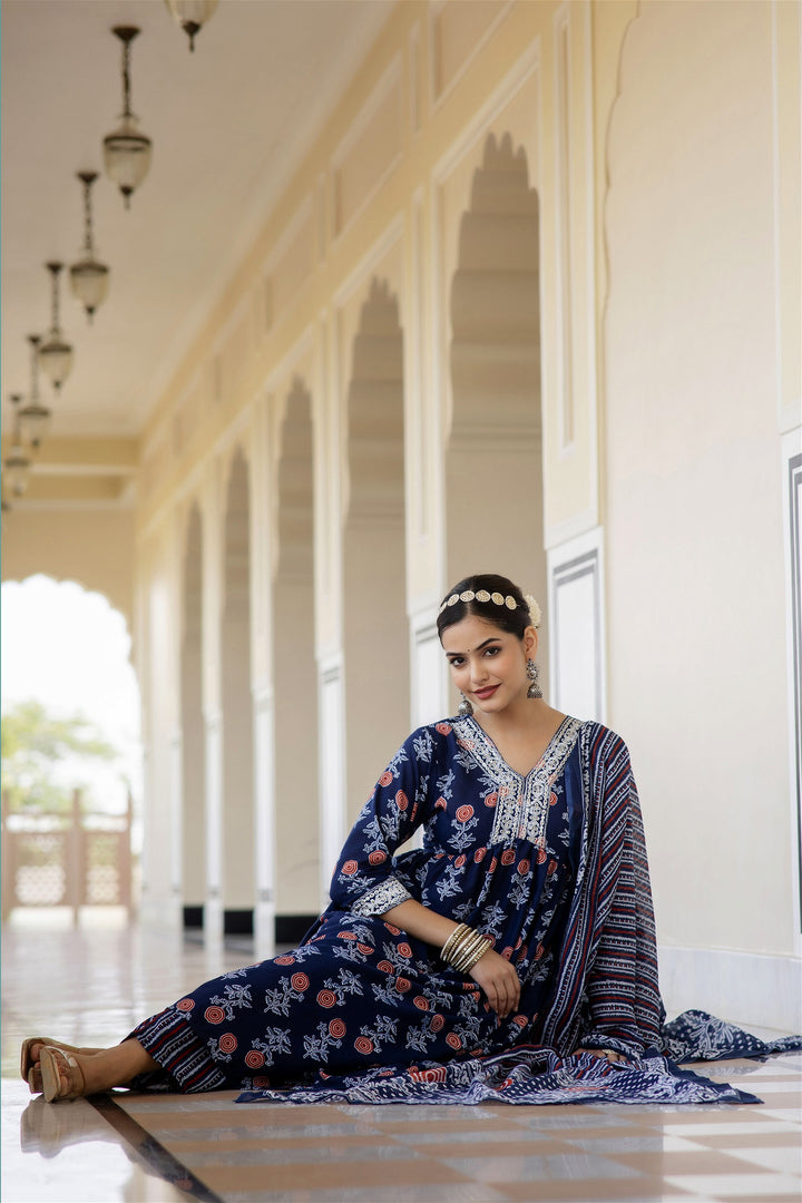 Women Embroidered Kurta and Pant Set With Dupatta